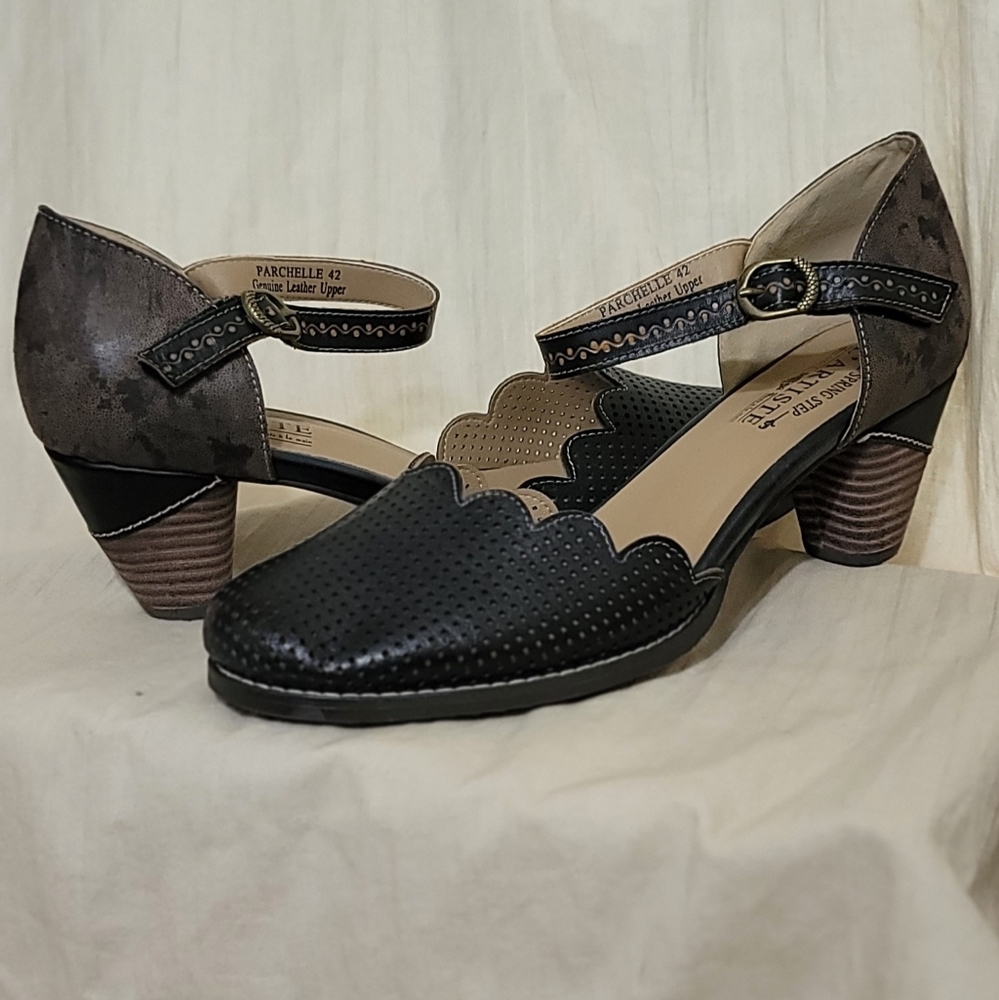 L'Artiste ladies shoes size 11 LIKE NEW